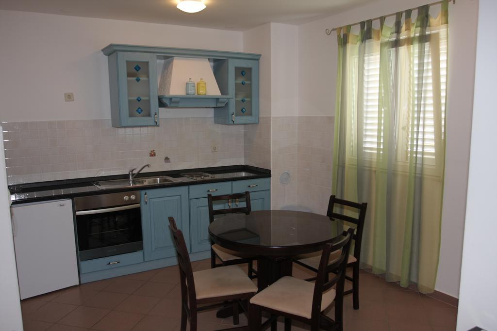Apartments Ante Makarska Habitación foto